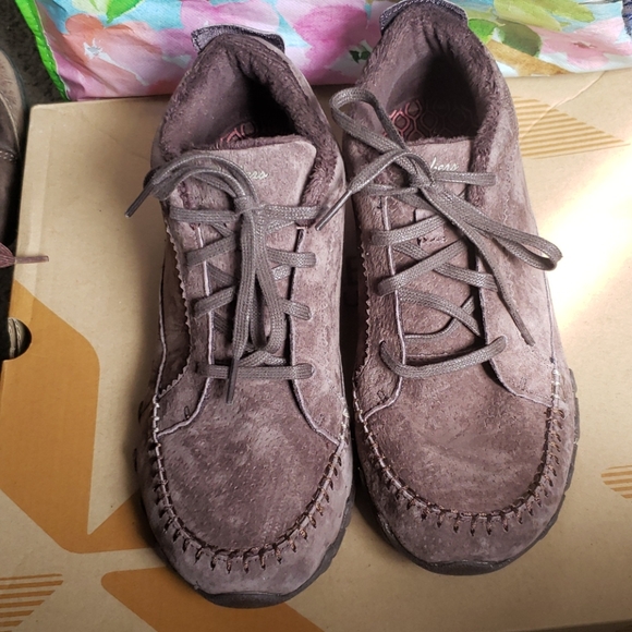 skechers relaxed fit suede ankle boots